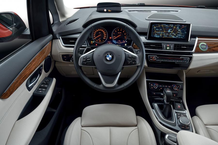 Торпедо BMW 220i Active Tourer Luxury Line 2016 года  (CN) (фото 30 из 34)